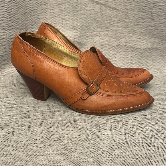 Town and Country stacked Kitten heel Leather loafer - Picture 1 of 13